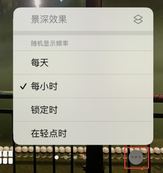 官渡苹果手机维修分享iOS 16 小技巧：锁定屏幕支持随机切换指定照片 