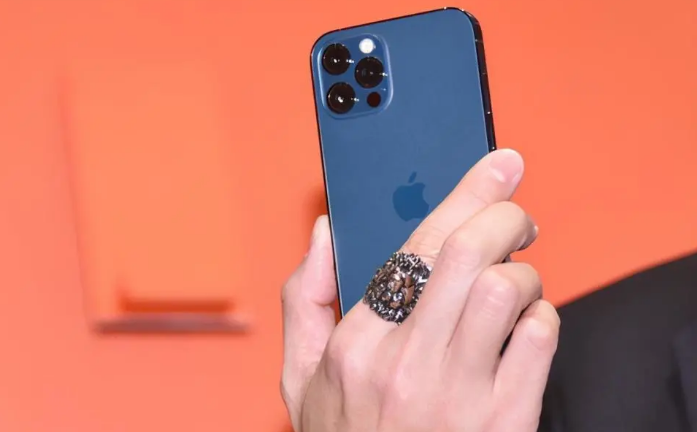 官渡苹果手机维修分享iPhone12系列重启方法教程 